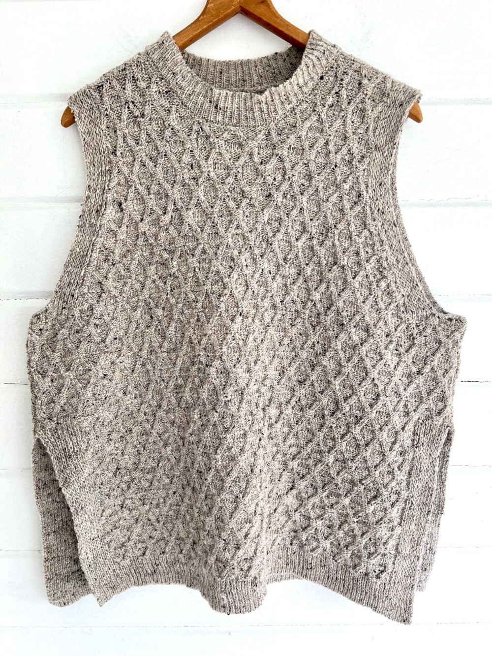 OUBAS Freyja British Wool Cable Vest in Donegal Tweed Made in England - L